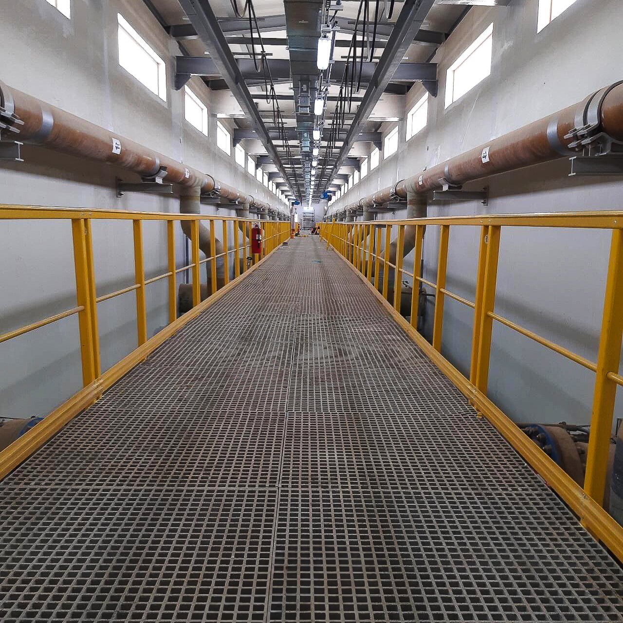 Gitter, profiler og strukturer i glasfiber.