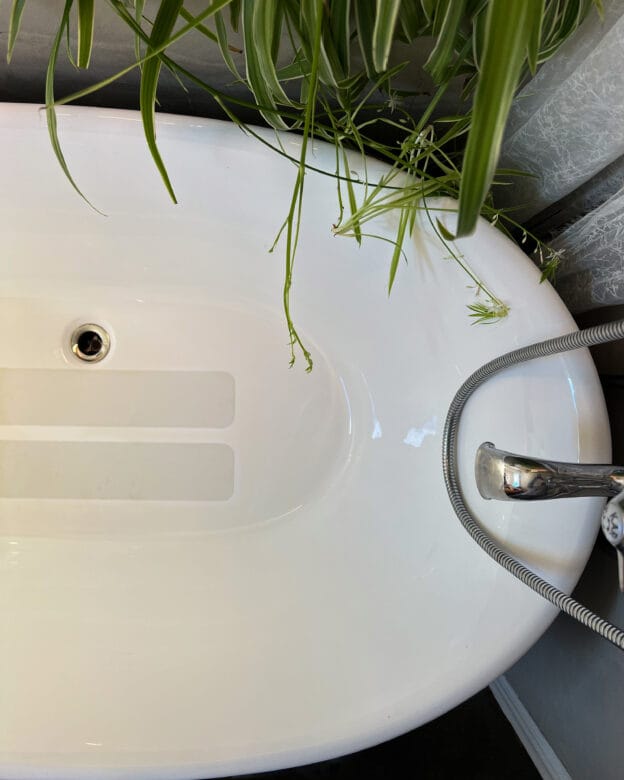 Badekarsstrimmel MARA – transparent skridsikring til badekar.