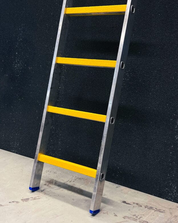 Trinprofil LR-400 – skridsikre trinpinde i glasfiber – skridsikker overflade