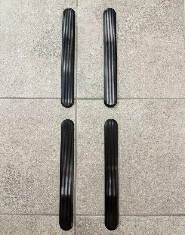 Ledelinje SVARTBÄCKEN – Sort rustfrit stål – Taktille ledestænger og stopmarkeringer