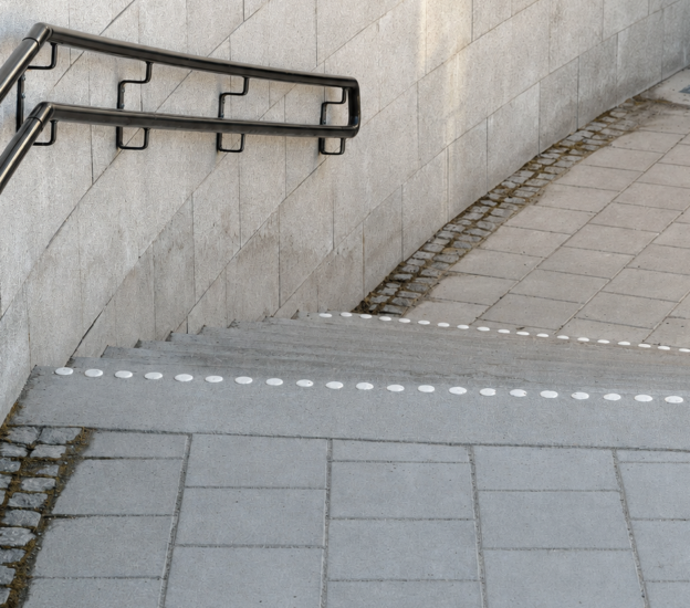 Kontrastmarkering HÅGA – kontrastprikker i termoplast til beton og asfalt