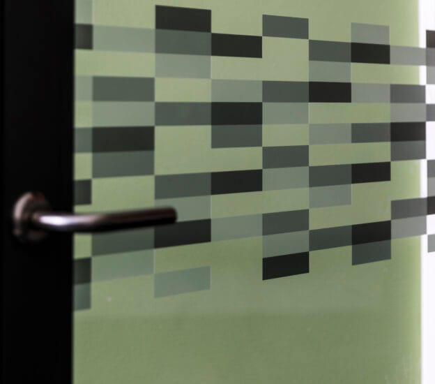 Skræddersyet kontrastmarkering i vinyl - Vinduer og glas - eget design